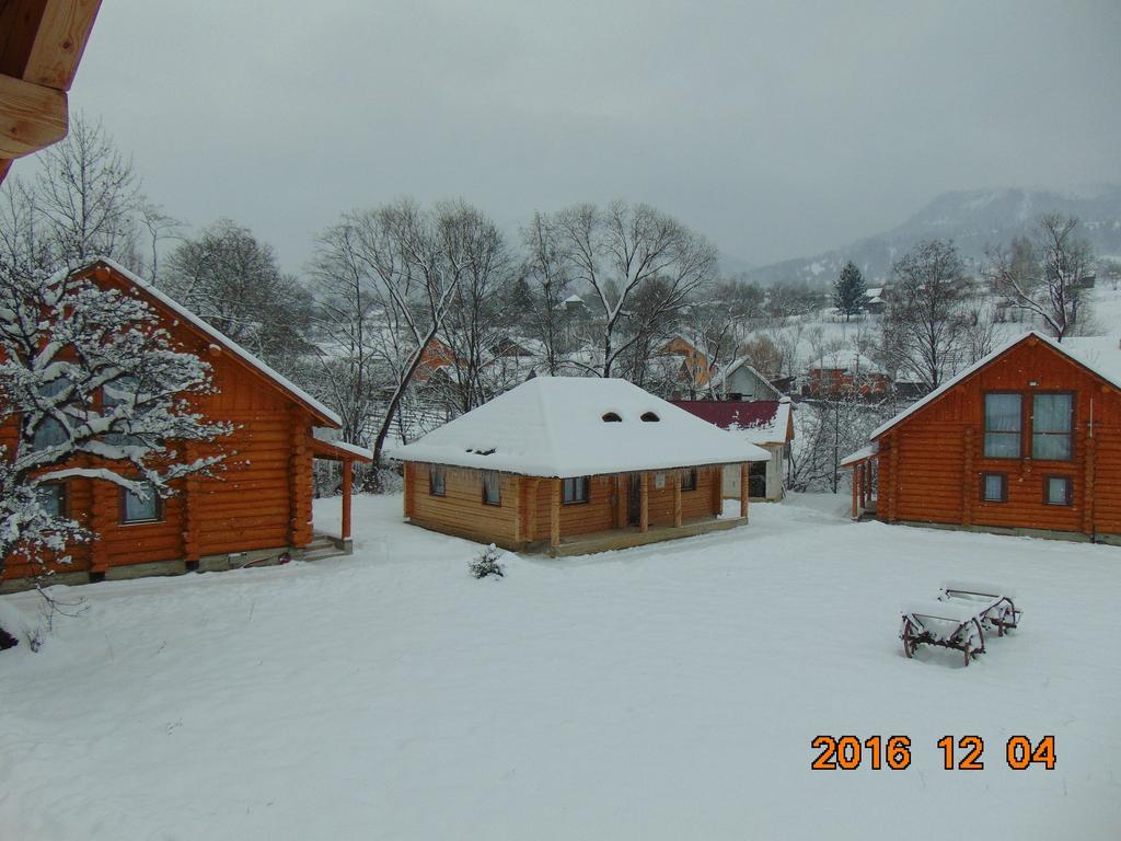 Casutele Din Moisei Hotel Buitenkant foto