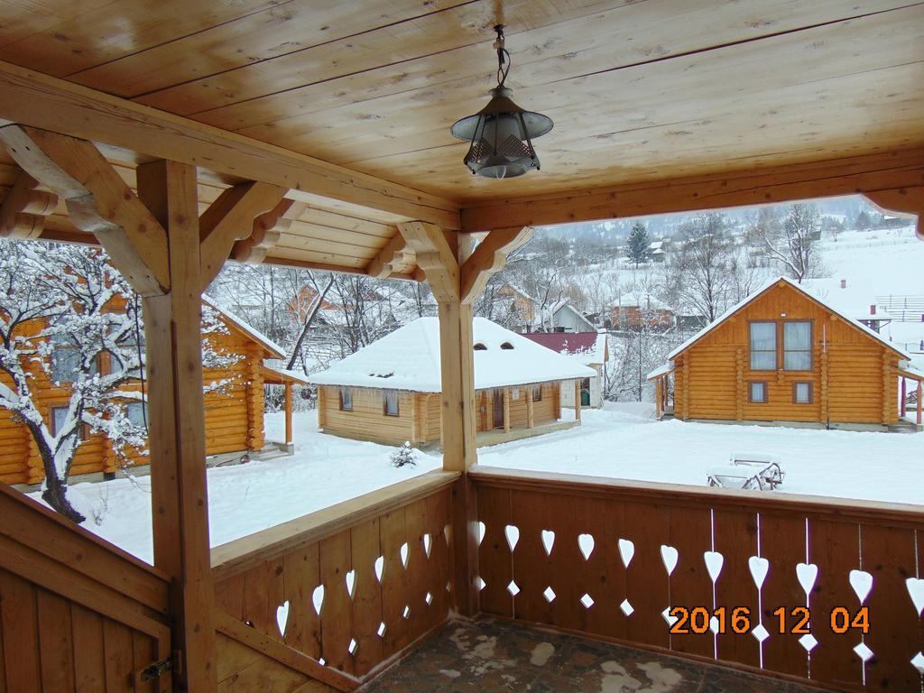 Casutele Din Moisei Hotel Buitenkant foto