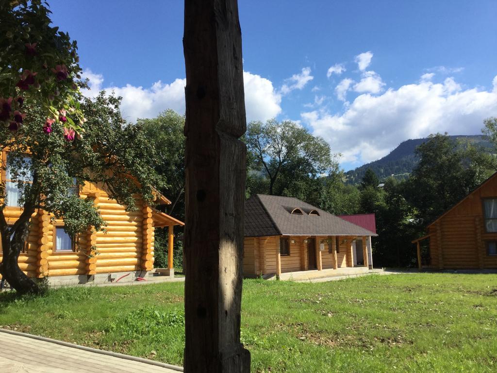 Casutele Din Moisei Hotel Buitenkant foto