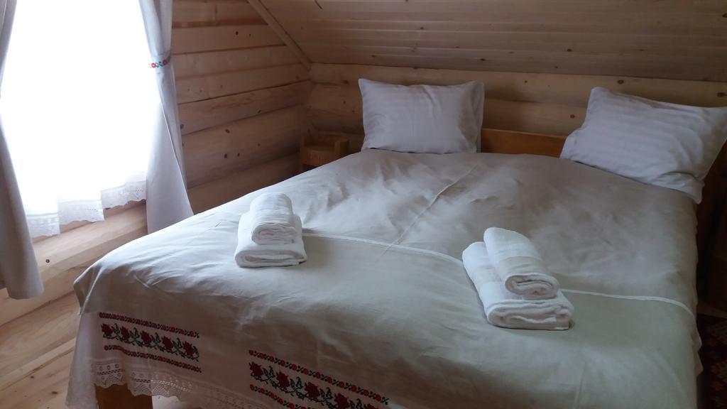 Casutele Din Moisei Hotel Buitenkant foto