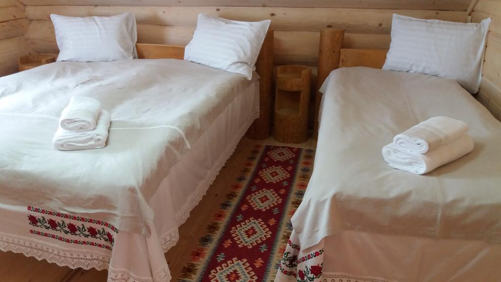 Casutele Din Moisei Hotel Buitenkant foto