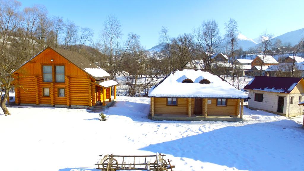 Casutele Din Moisei Hotel Buitenkant foto