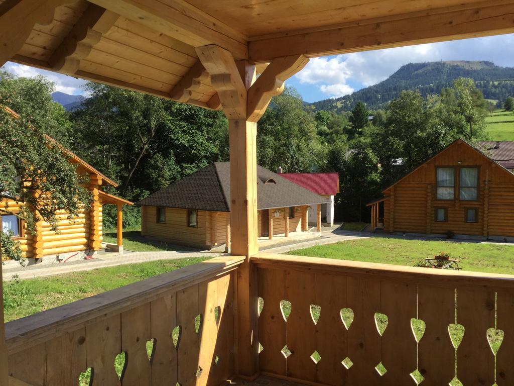 Casutele Din Moisei Hotel Buitenkant foto