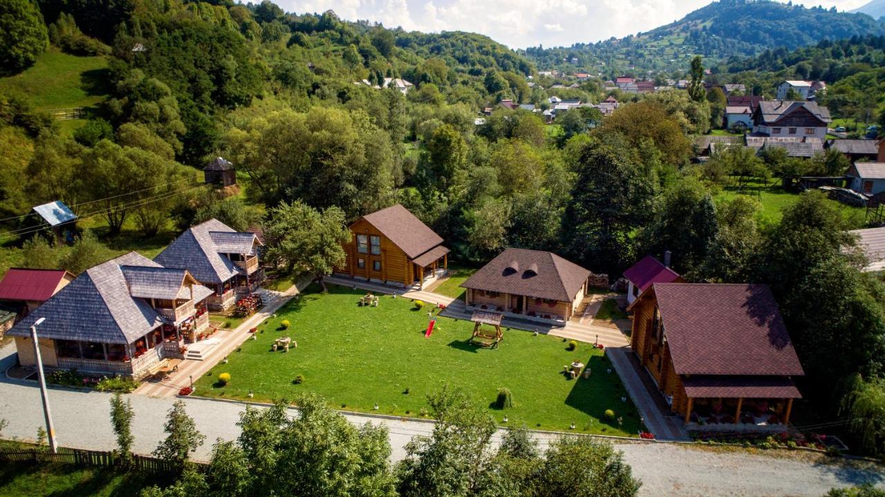 Casutele Din Moisei Hotel Buitenkant foto