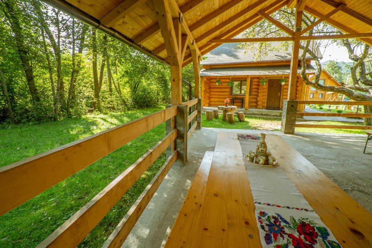 Casutele Din Moisei Hotel Buitenkant foto