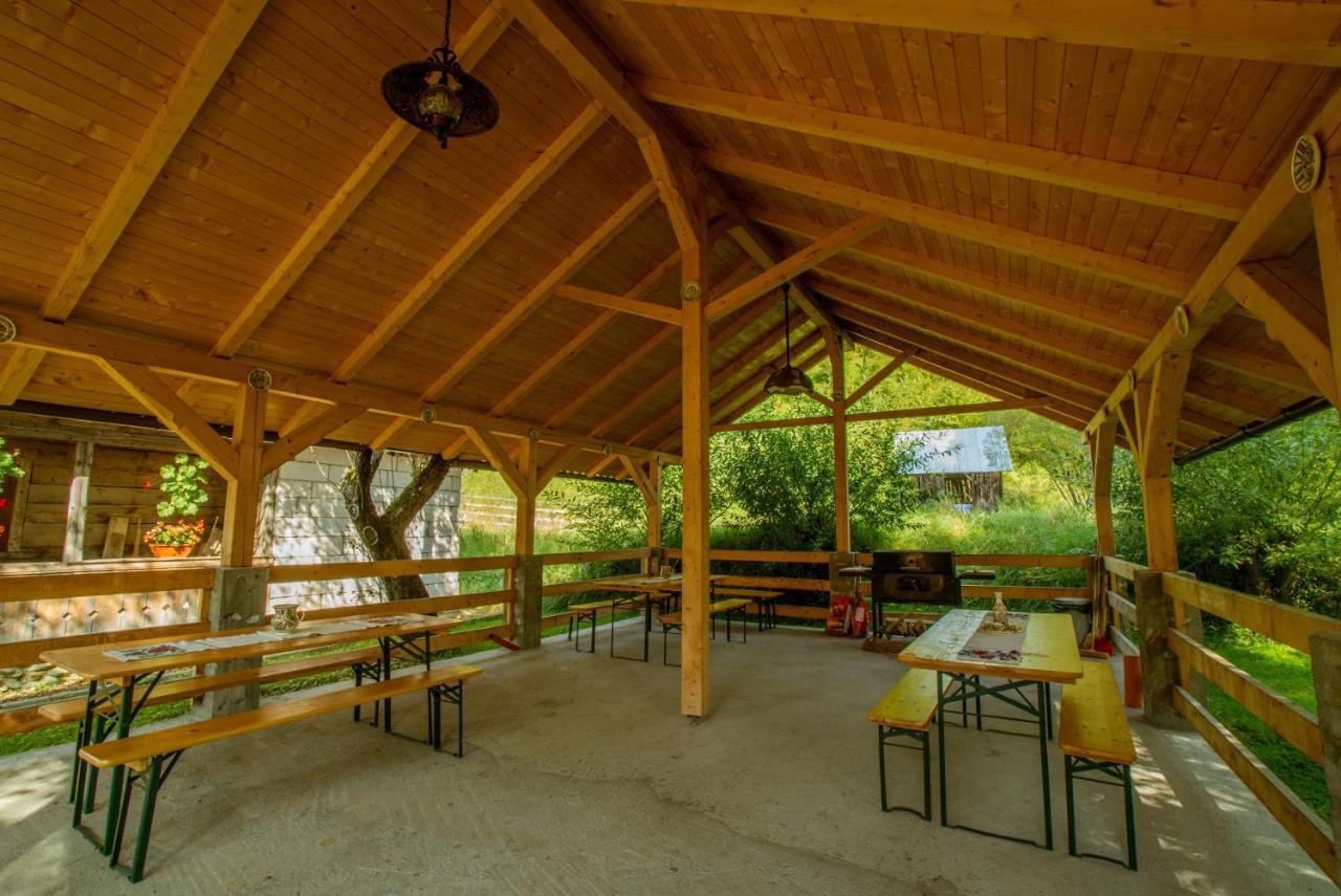 Casutele Din Moisei Hotel Buitenkant foto