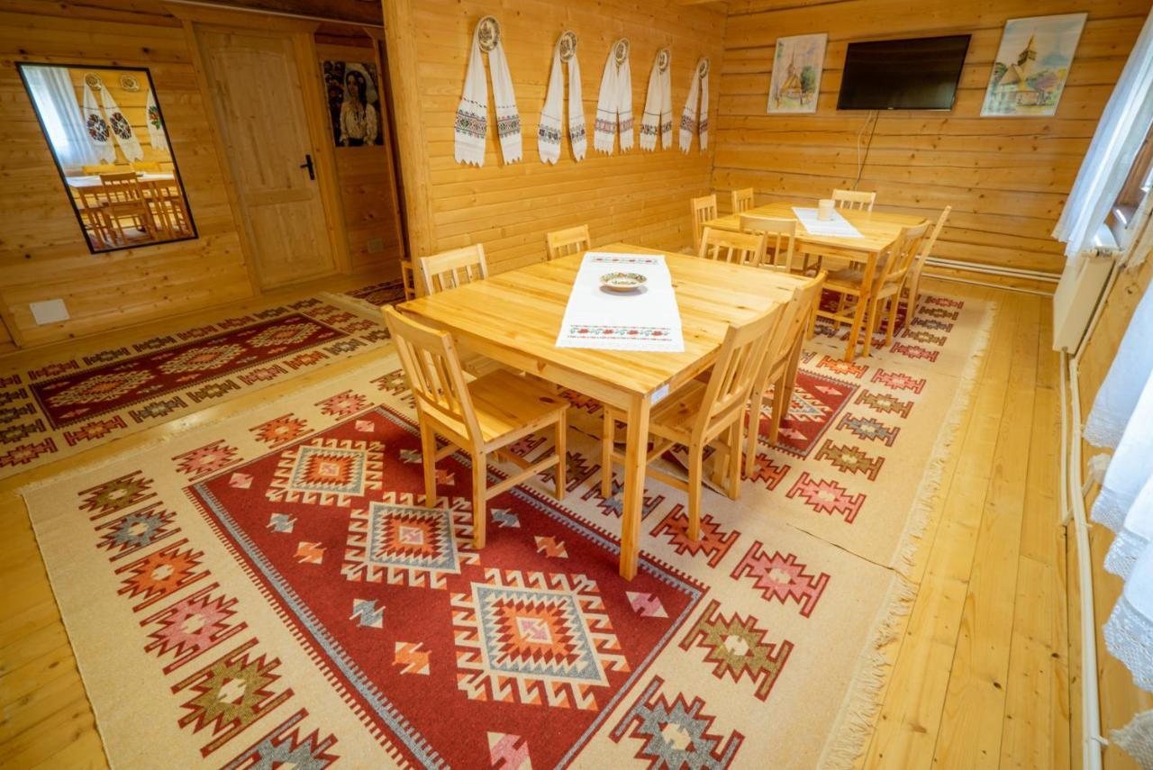 Casutele Din Moisei Hotel Buitenkant foto