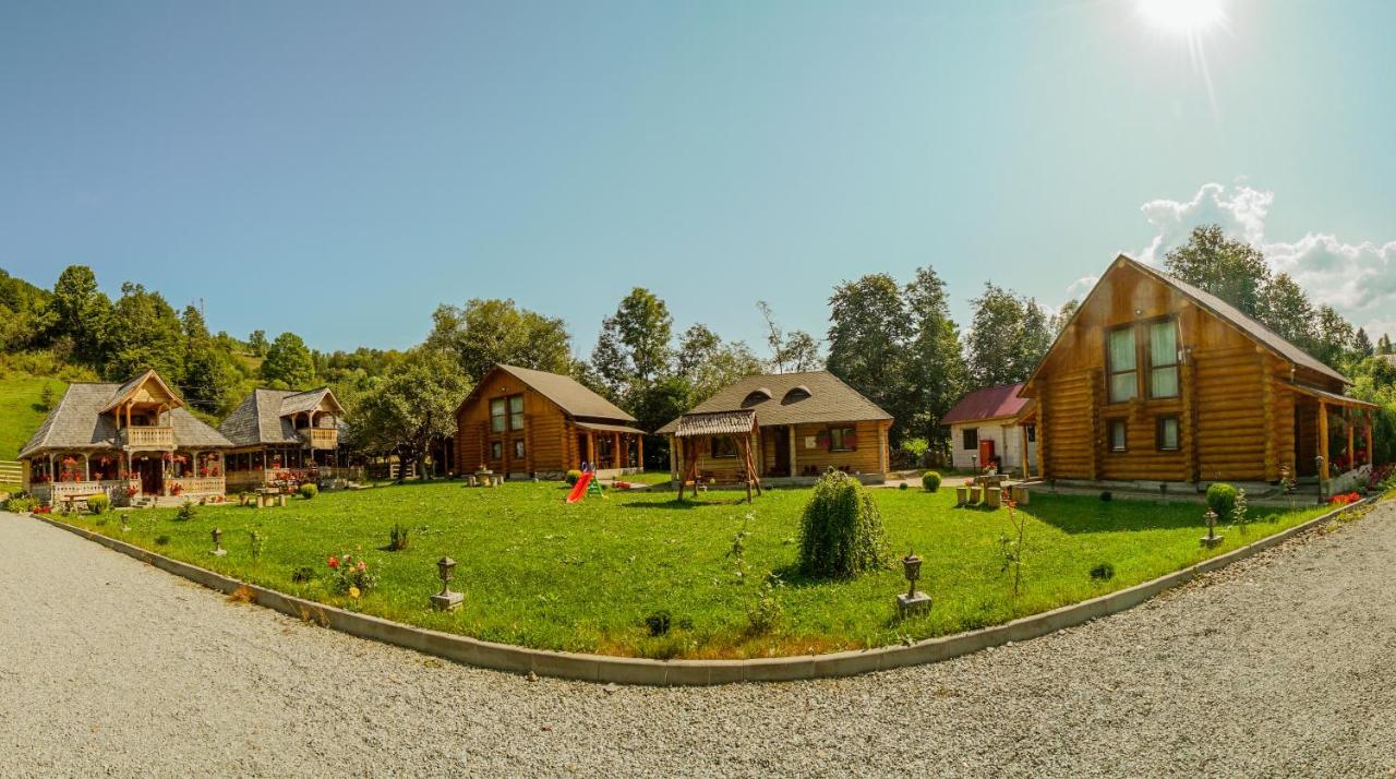 Casutele Din Moisei Hotel Buitenkant foto