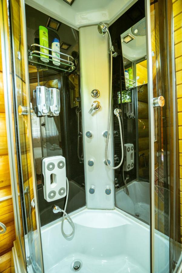 Casutele Din Moisei Hotel Buitenkant foto