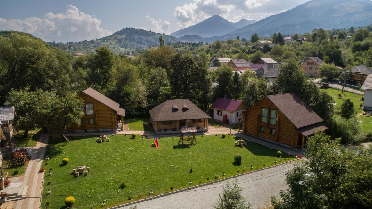 Casutele Din Moisei Hotel Buitenkant foto